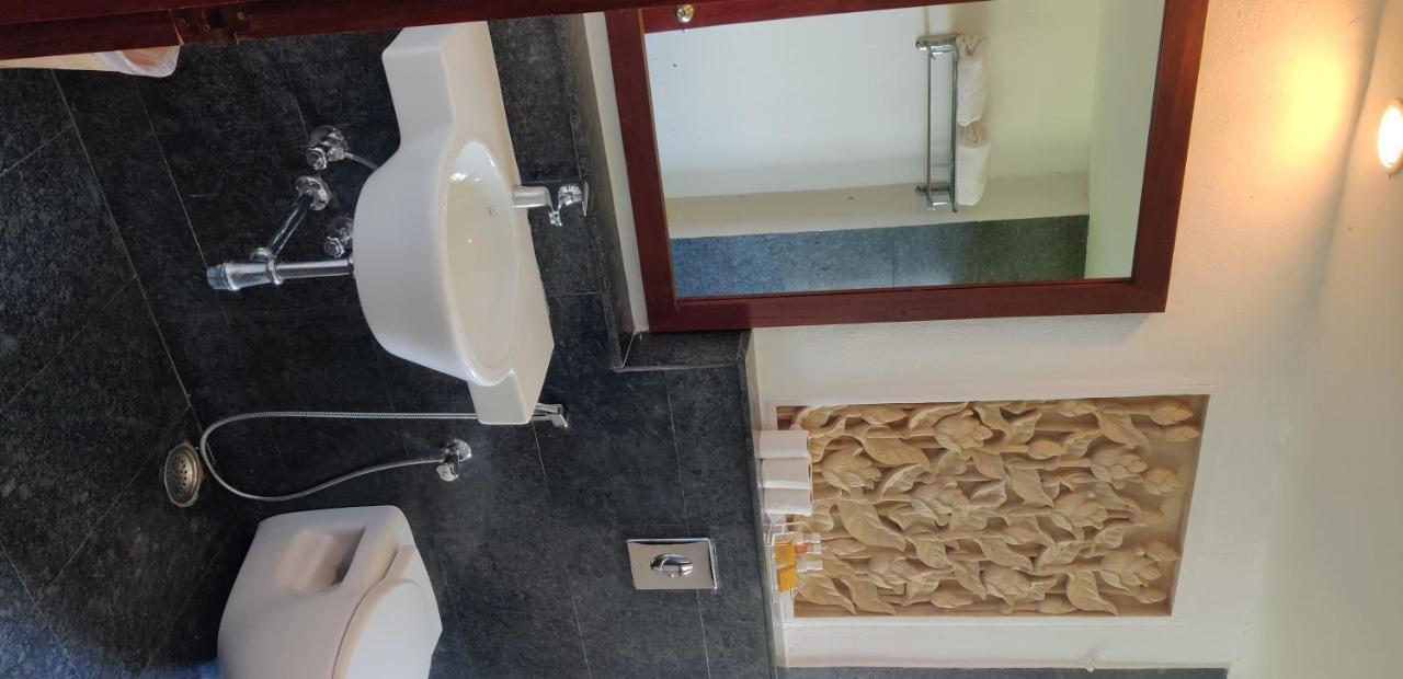 منتجع أوفر ذا هيل Poovar المظهر الخارجي الصورة