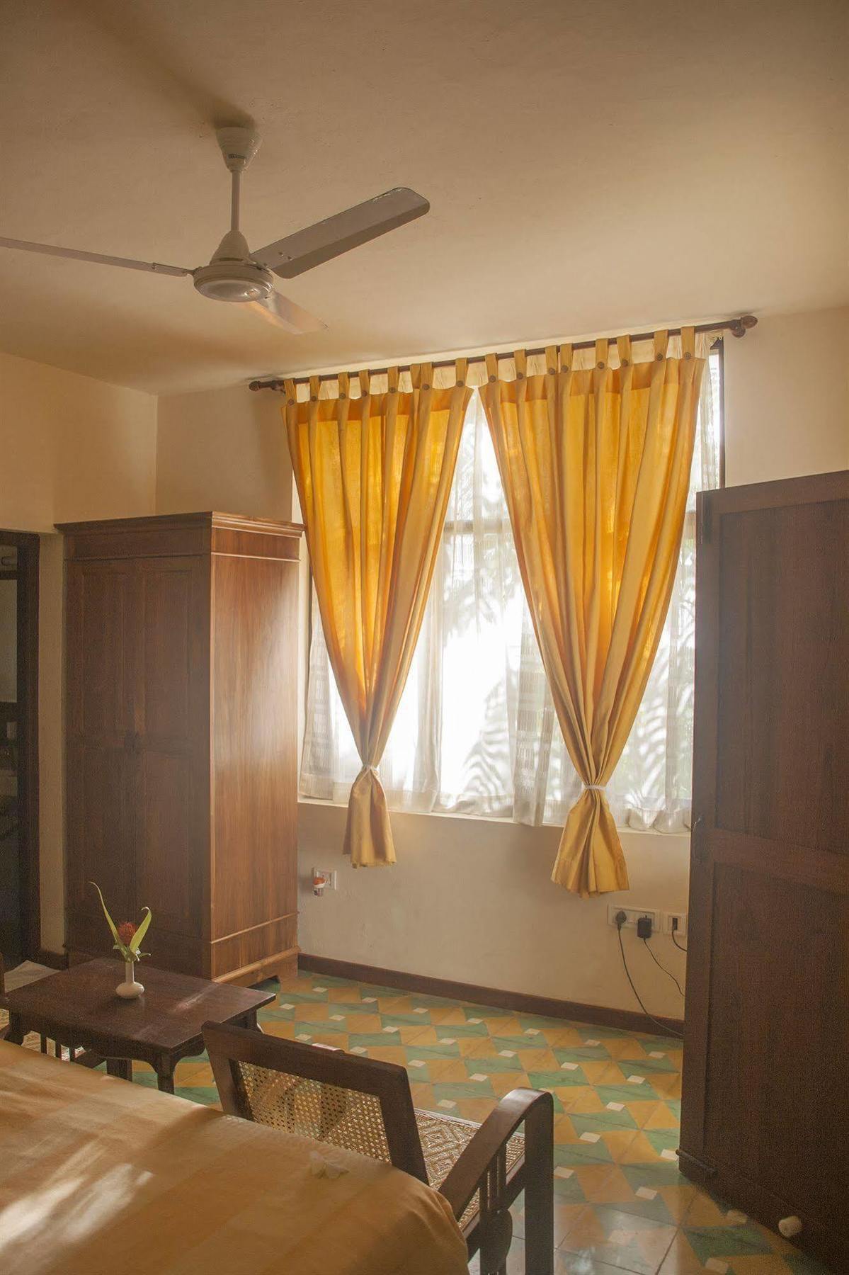 منتجع أوفر ذا هيل Poovar المظهر الخارجي الصورة