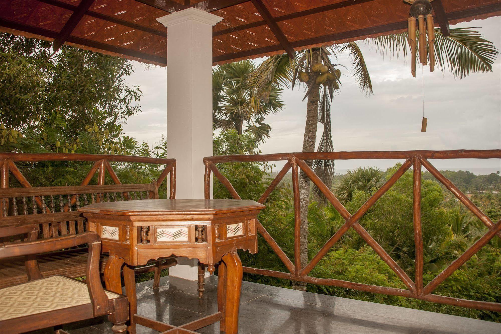 منتجع أوفر ذا هيل Poovar المظهر الخارجي الصورة